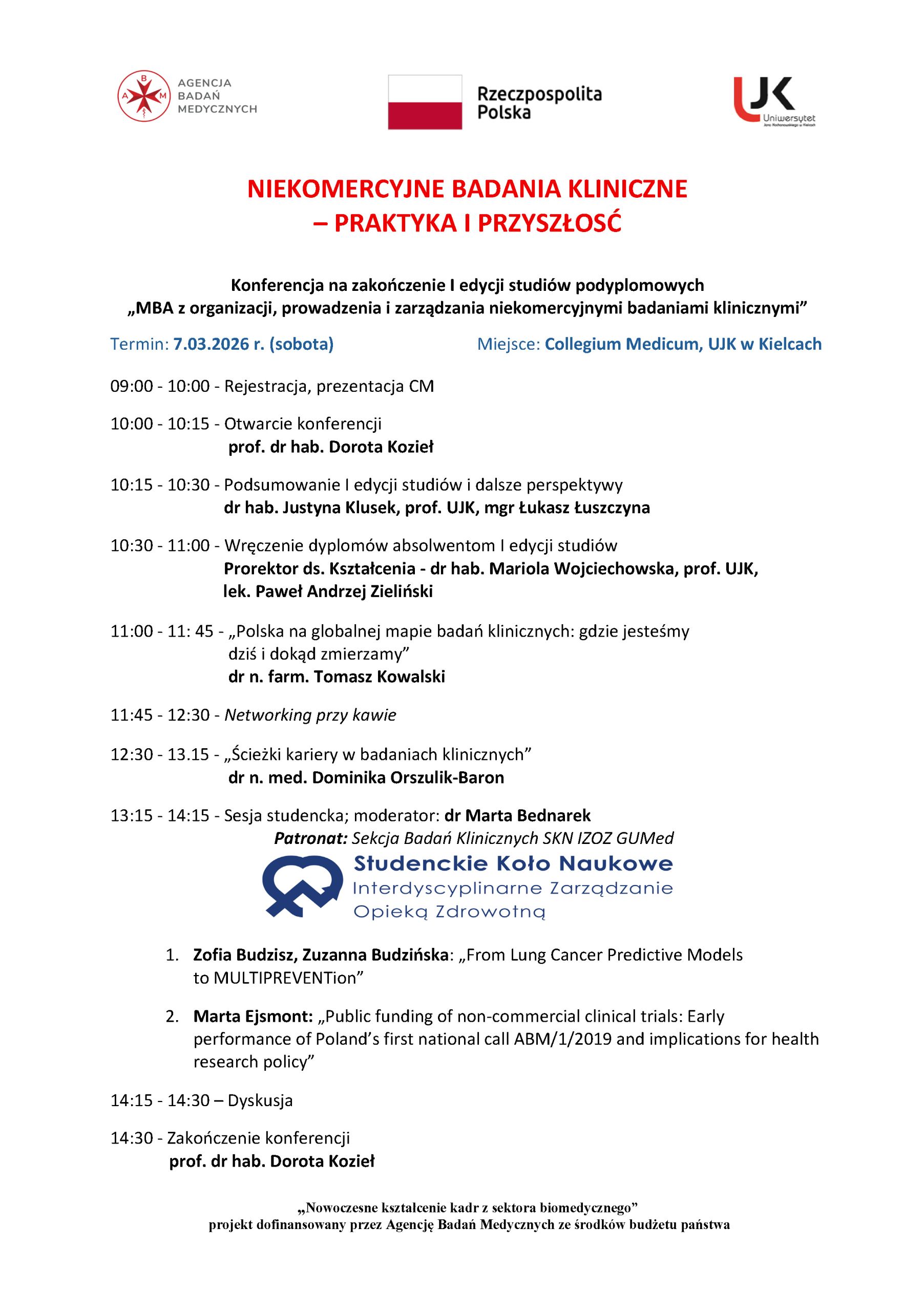 Plakat konferencji pt. NIEKOMERCYJNE BADANIA KLINICZNE – PRAKTYKA I PRZYSZŁOŚĆ. U góry znajdują się trzy logotypy: Agencji Badań Medycznych, Rzeczypospolitej Polskiej oraz Uniwersytetu Jana Kochanowskiego. Pod tytułem podano informację, że wydarzenie jest konferencją kończącą I edycję studiów podyplomowych „MBA z organizacji, prowadzenia i zarządzania niekomercyjnymi badaniami klinicznymi”, organizowaną 7 marca 2026 r. w Collegium Medicum UJK w Kielcach. Program obejmuje rejestrację, otwarcie konferencji, podsumowanie edycji studiów, wręczenie dyplomów, wykłady dotyczące polskich badań klinicznych i ścieżek kariery w badaniach klinicznych, przerwę kawową, sesję studencką, dyskusję oraz zakończenie konferencji. Na dole widnieje logo Studenckiego Koła Naukowego Interdyscyplinarne Zarządzanie Opieką Zdrowotną oraz informacja o projekcie dofinansowanym przez Agencję Badań Medycznych.