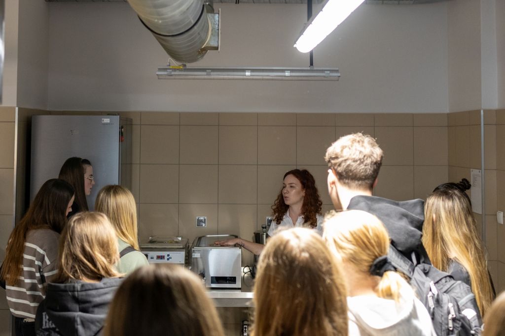 słuchacze na kuchni Dietetyki na Collegium Medicum